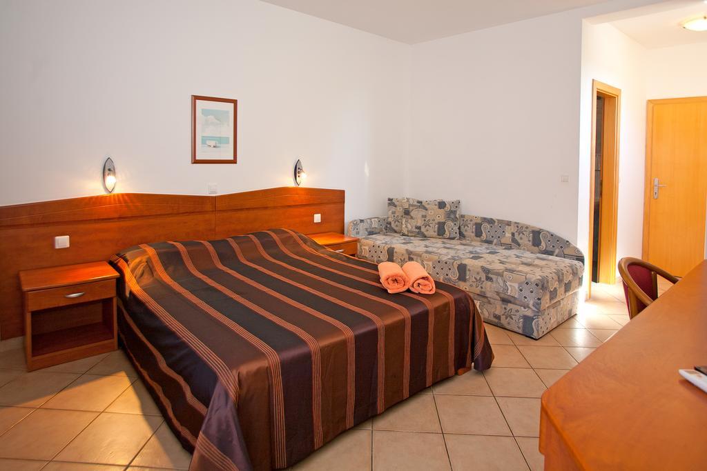 Guesthouse Villa Adria Malinska Extérieur photo