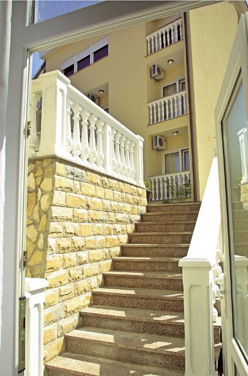 Guesthouse Villa Adria Malinska Extérieur photo