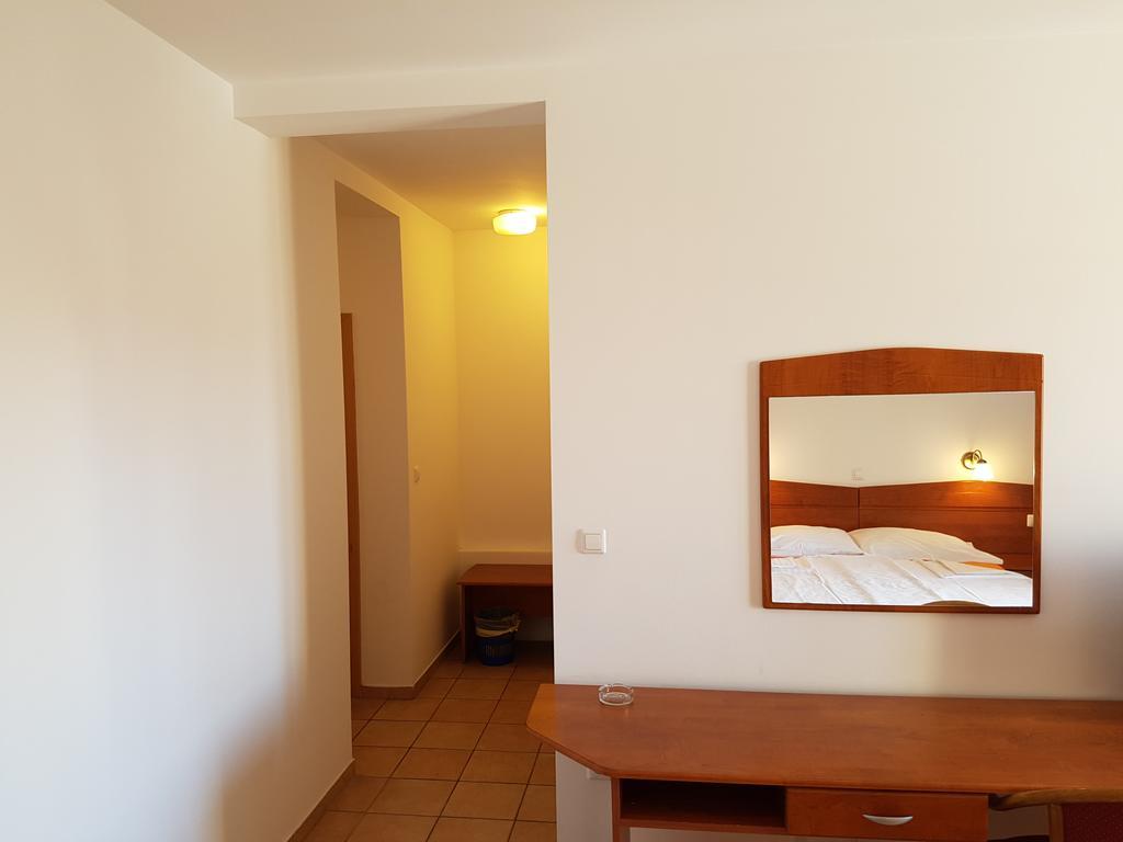 Guesthouse Villa Adria Malinska Extérieur photo