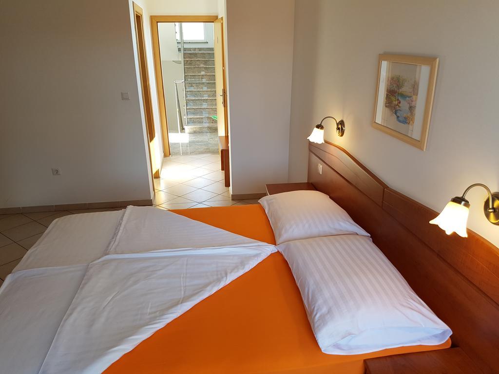 Guesthouse Villa Adria Malinska Extérieur photo