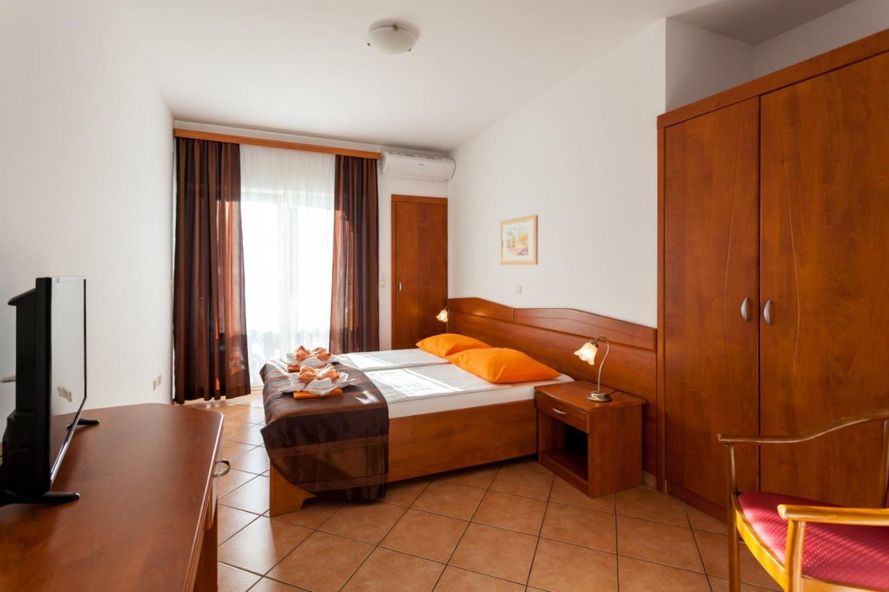 Guesthouse Villa Adria Malinska Extérieur photo
